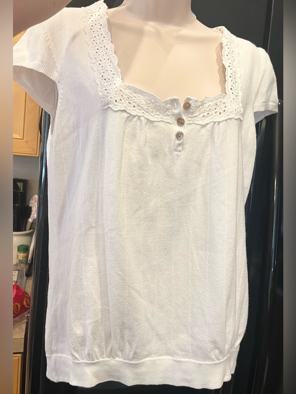 White Top by Moda (Victorias Secret Catalog) - Size M -Cap
Sleeves - 100% Cotton